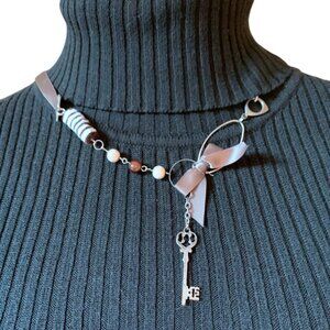 3x35$ 🐿 🍁 CREATION - 🗝️ Key - Short necklace ruban beads - gray brown white